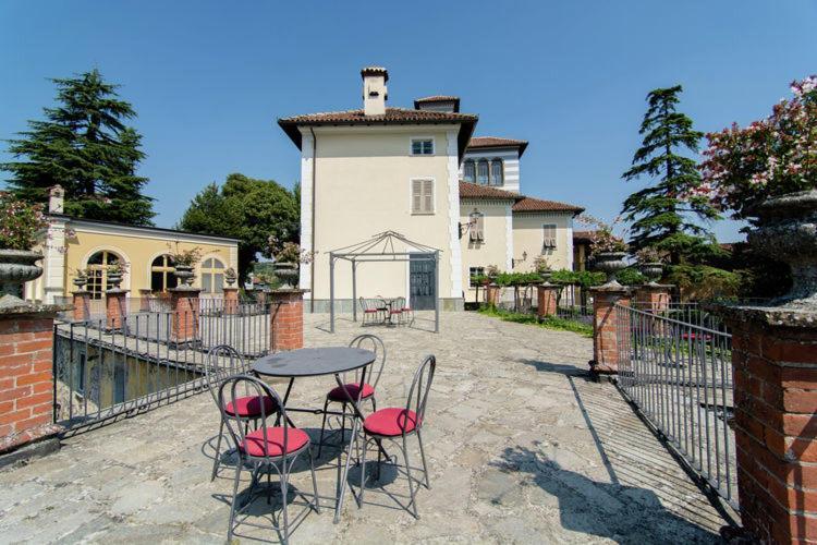 Castello Di Grillano Guest House Ovada Exterior photo